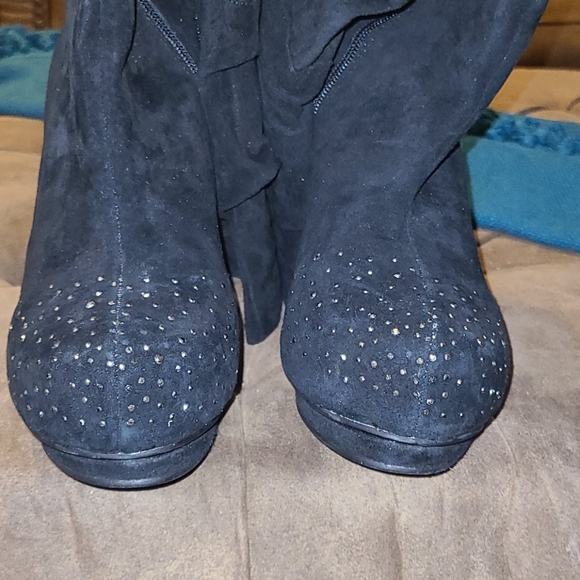 Boots - Picture 8 of 8